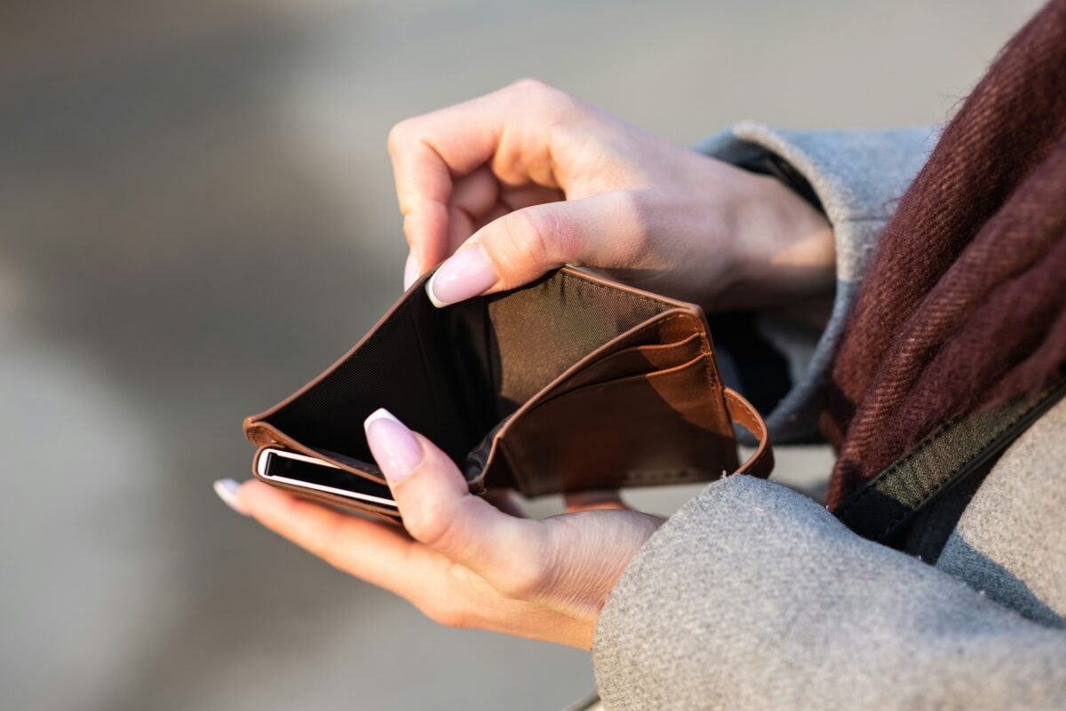 財布・お金ない・貧乏・金欠